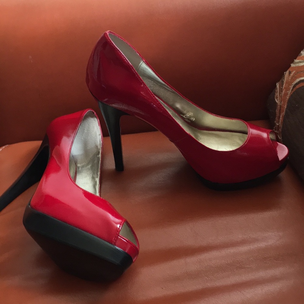 Pelle Moda peep toe 👠